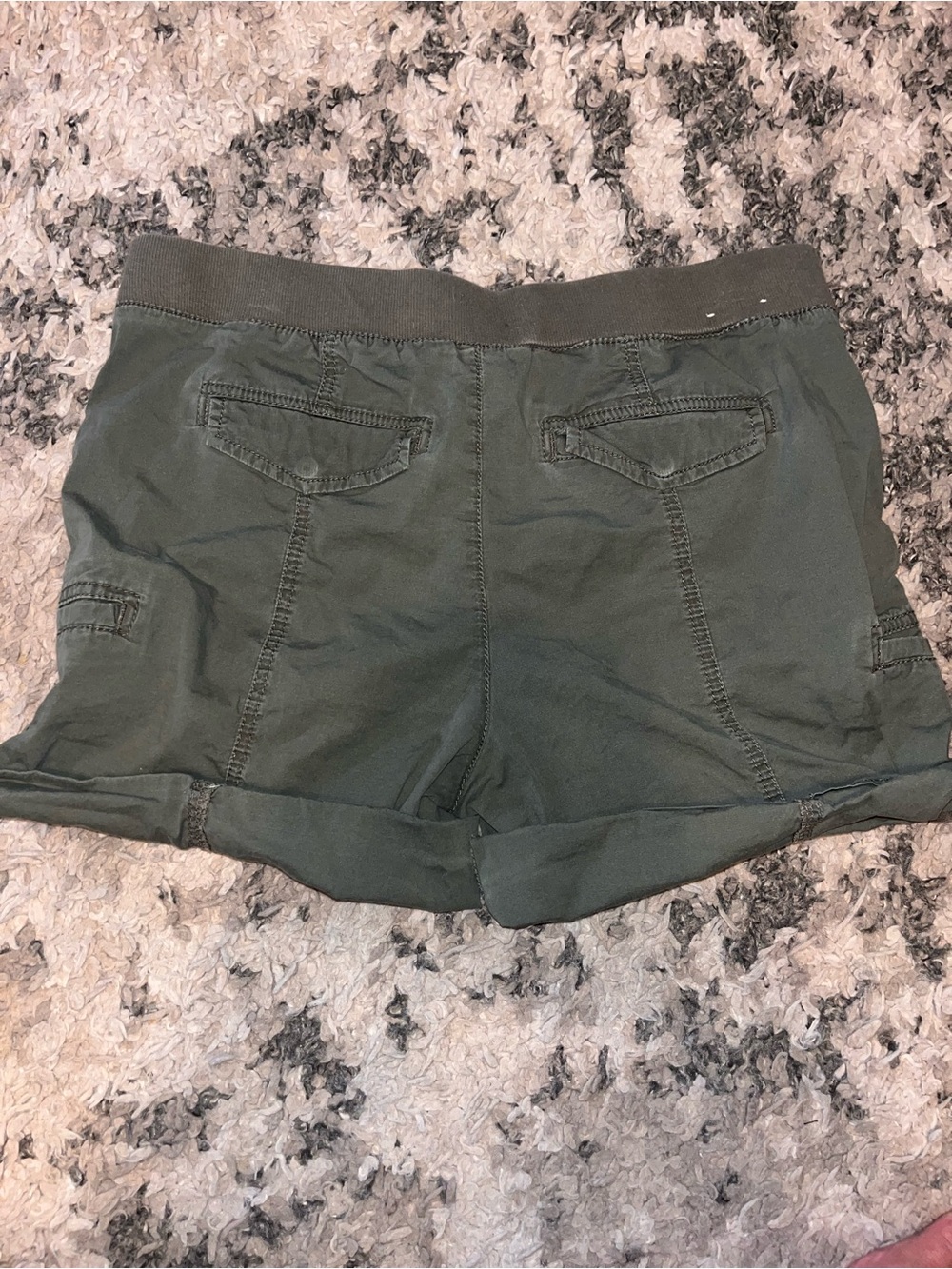 Women’s Olive Green Cargo Shorts with Utility Pockets - Picture 3 of 3